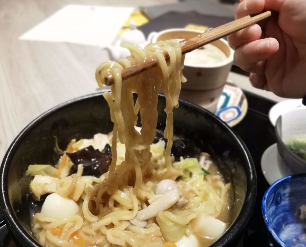 四川中華GOCHIのあんかけ焼きそばの麺