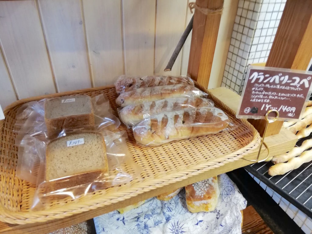 ホームメイドメルシー|小さな店内に玄人好みの極上パンがたっぷり|松江市西浜佐陀町