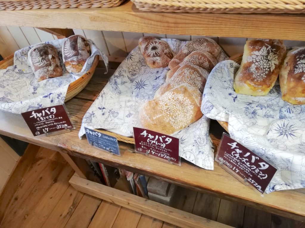 ホームメイドメルシー|小さな店内に玄人好みの極上パンがたっぷり|松江市西浜佐陀町