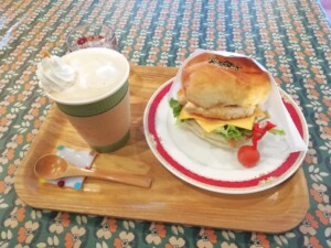 玉造温泉のmame cafeで小人の作った身体に優しいハンバーガーを食べてみた